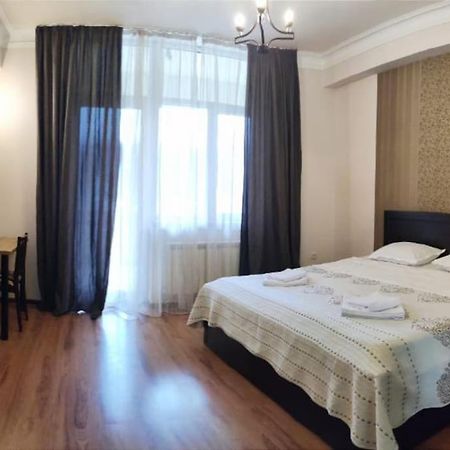 1 Bedroom Unit With Patio Tbilisi Exterior foto