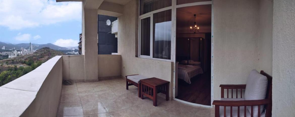 1 Bedroom Unit With Patio Tbilisi Exterior foto